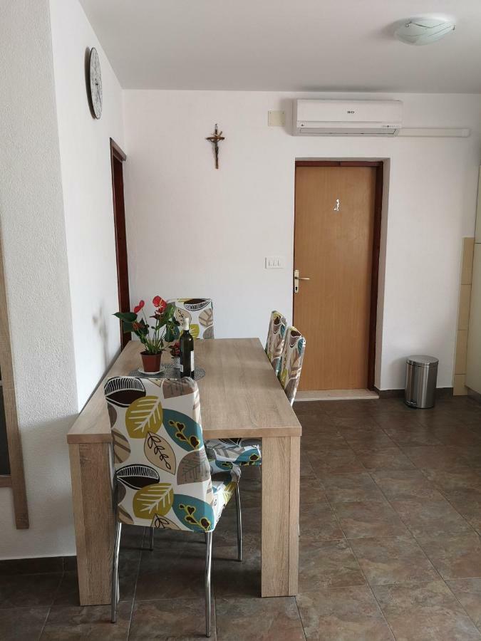 Holiday Home Cvitka Вис Экстерьер фото